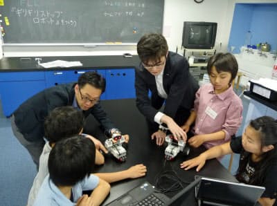 湘南学園小学校では放課後、高学年向けにロボット教室を開催した(神奈川県藤沢市)