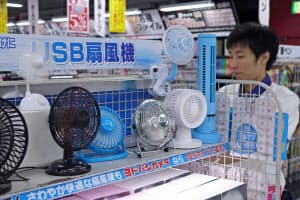 小型扇風機の売れ行きは好調(ヨドバシカメラマルチメディアAkiba)