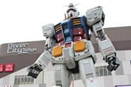 キャラクターを生かした「IP軸戦略」で最高益を達成した（2012年4月に設置されたガンダム立像）