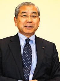 さとう・いさむ　1976年（昭51年）東京電機大工卒、亀田製菓入社。2007年取締役常務執行役員、12年副社長。15年から現職。新潟県出身。