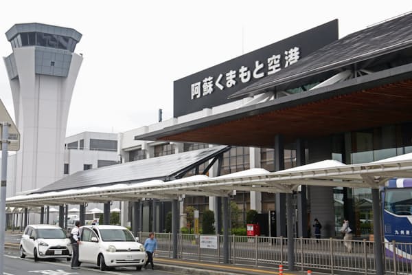 「阿蘇くまもと空港」という愛称をつけ、利用促進をはかってきた熊本空港