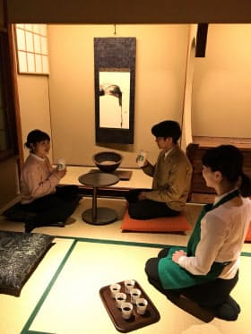 京都にスターバックスでは世界初となる畳に座ってコーヒーを飲める店舗を出した