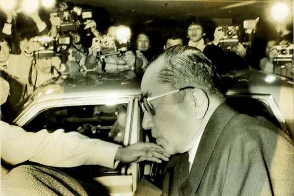 1982年9月、三越を私物化したとして社長の岡田茂氏が取締役会で解任された
