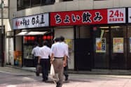 「ちょい飲みできる店」を強調した「赤日高」(東京都新宿区、日高屋西新宿1丁目店)