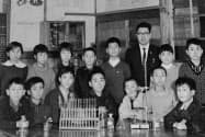 小学校時代は科学クラブに所属した(前列左端が川口氏)