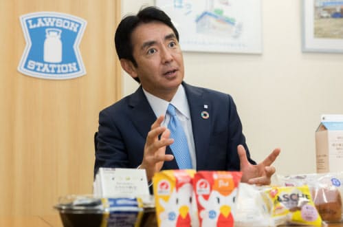 趣味は家庭菜園。「農園を借り、20平方メートルの畑でいろいろな野菜を育てている」という。今年は虫よけを兼ね、トウガラシに初挑戦。「自分で育ててみると苦労もあり、スーパーに並ぶ野菜から生産者の姿が見えるようになった」と話す