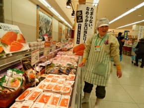 鮮魚売り場一筋。昨年9月にイトーヨーカ堂の正社員になった谷口由佳さん（神奈川県・大船）