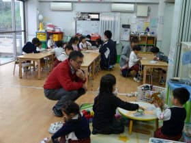 幸ケ谷幼稚園では預かり保育を充実させ、保育園出身の3歳児を受け入れている（横浜市）