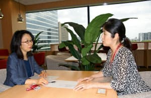 クックジャパンは上司と部下が3カ月に1回の面談を通じ、多様な人材が働きやすい職場をつくる（東京・中野）