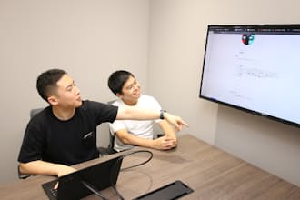 オンライン教育サービスを起業した灘高コンビの前田さん(右)と趙さん