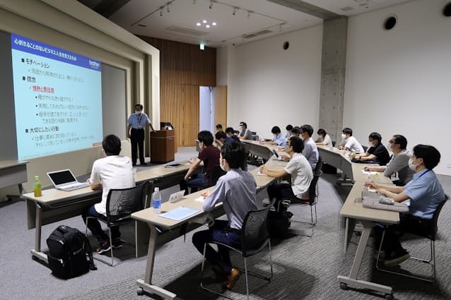 有志の社員らがスキルを学ぶ「テリーのチャレンジ塾」を毎年開催している