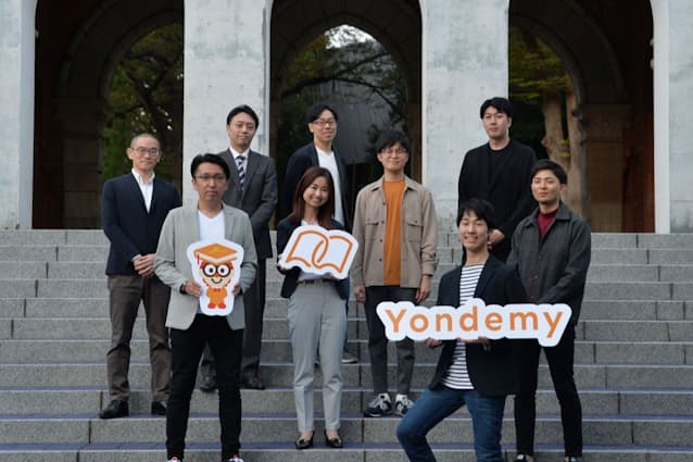 VCや松尾教授(写真後列の左から2番目)などが出資=ヨンデミー提供