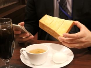都心部の「喫茶室ルノアール」ではビジネス客の利用が多い