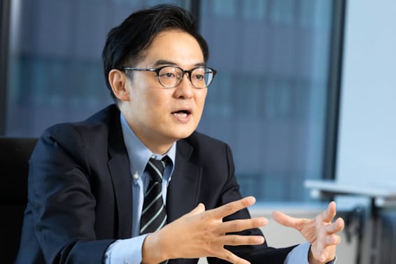 産業医の大室正志さん。産業医科大学産業医実務研修センター、ジョンソン・エンド・ジョンソン統括産業医や医療法人社団同友会の産業保健部門を経て、独立。現在、大企業からベンチャー、外資、独立行政法人まで30社以上の産業医を担当。著書に『産業医が見る過労自殺企業の内側』(集英社新書)など。