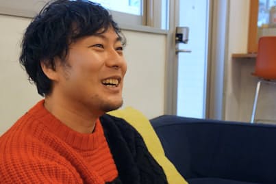 自分の子どもたちには「お金は稼げなくていい。月を見て泣くような詩人にでもなってほしい」と思っていると話す