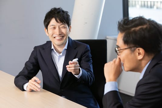 「慌てずにゆったり構えてほしいですね」と語る塩野さん(写真左)