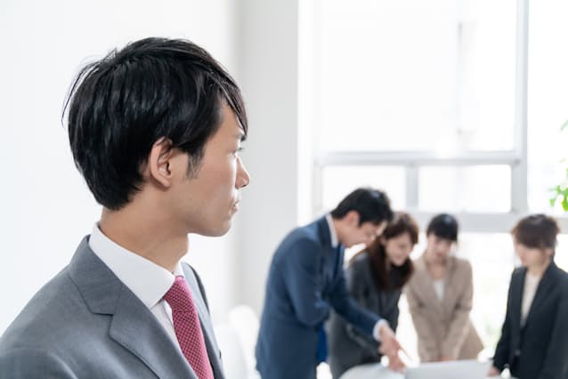 会社に怒りや失望感を抱いたまま長く会社員人生を過ごすのは望ましいこととはいえません(写真はイメージ)=PIXTA