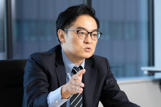 産業医の大室正志さん。産業医科大学産業医実務研修センター、ジョンソン・エンド・ジョンソン統括産業医や医療法人社団同友会の産業保健部門を経て、独立。現在、大企業からベンチャー、外資、独立行政法人まで30社以上の産業医を担当。著書に『産業医が見る過労自殺企業の内側』(集英社新書)など。