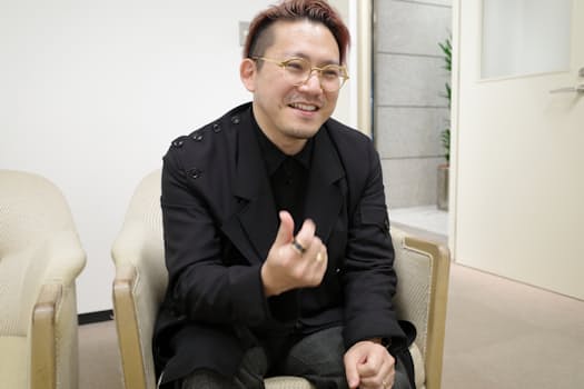 指導役だった三矢教授について、「論文を書くときなどは絶対に1人にさせないから、というスタンスで徹底的に付き合ってくれました。今の私のマネジメントでも同じことを心がけています」と振り返る。