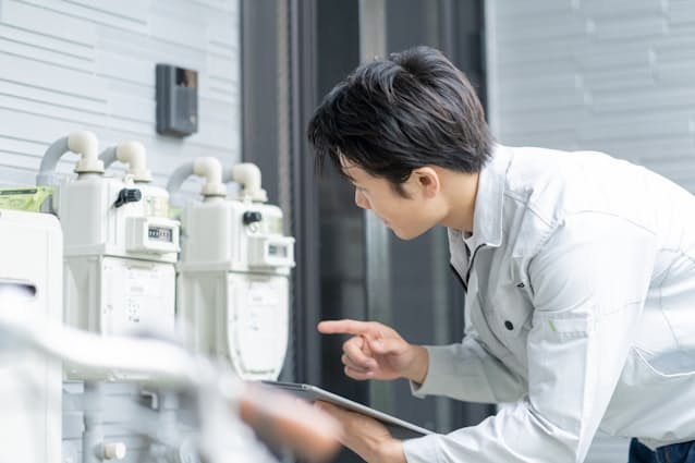 値上がりに伴い、電気使用量が気になるようになってきた(写真はイメージ)=PIXTA