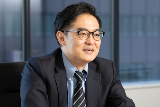 産業医の大室正志さん。産業医科大学産業医実務研修センター、ジョンソン・エンド・ジョンソン統括産業医や医療法人社団同友会の産業保健部門を経て、独立。現在、大企業からベンチャー、外資、独立行政法人まで30社以上の産業医を担当。著書に『産業医が見る過労自殺企業の内側』(集英社新書)など。