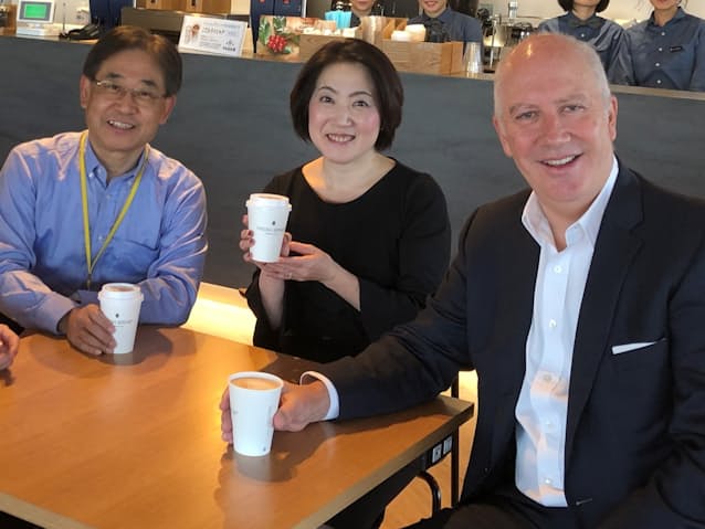 EYジャパン元会長のハリデー氏(右)と片倉氏。毎早朝にカフェで話していた(2018年ごろ)