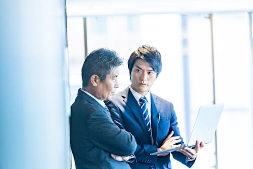 上司から求められるマネジメント方法を実践できないことで、「自分にはマネジメントができない」と自信をなくしている人が一定数いる(写真はイメージ=PIXTA)