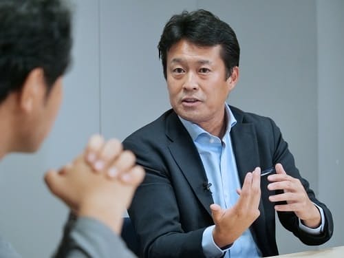 いきなりの転職ではなく、まず副業からでもいいと説く田中教授