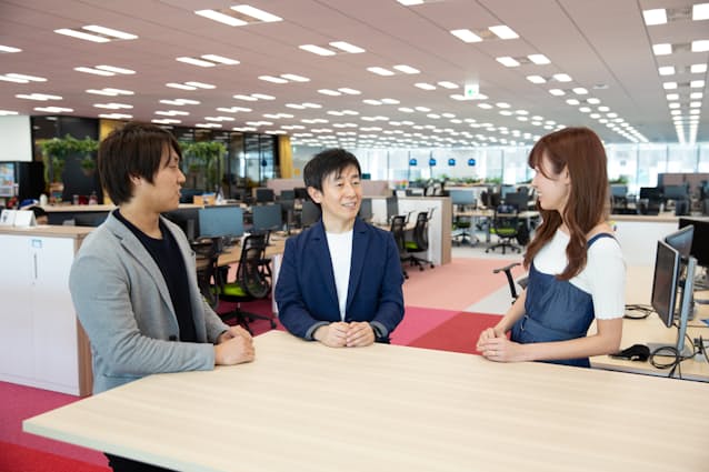 青野社長は自主的に学ぶ社内風土作りを心がけている(サイボウズのオフィス)