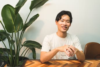 「年齢のレッテルは不要」と語るエイジレスの小出さん