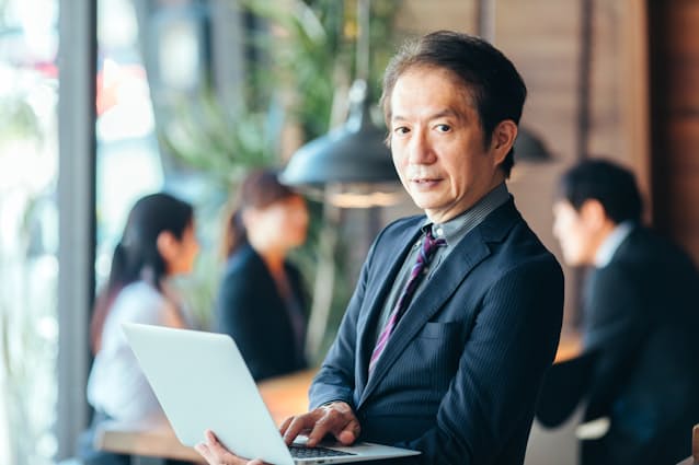 スガさんは、50代後半にして海外出張の夢を果たしました(写真はイメージ)=PIXTA