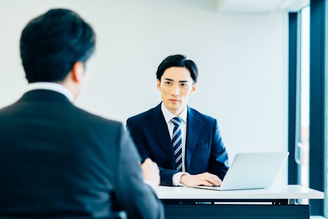 今回は筆者の経験を基に、雇用調整を人事担当者の視点から見ていきたいと思います(写真はイメージ)=PIXTA