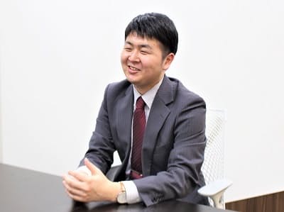 アールストーンシニアコンサルタント 新卒で入社し、20代の若手層から50代のミドル層、経営幹部まで幅広い世代の転職支援に携わる。システムインテグレーターやWeb系企業のエンジニア、クリエーターなどの領域を担当