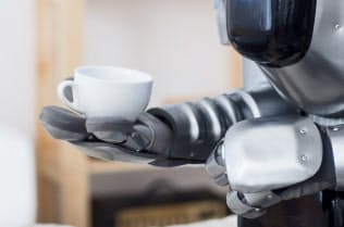 AIやロボットには難しい付加価値の創造が求められる（PIXTA）