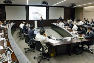 社内外の幹部候補生向けに開かれた「ゴーンスクール」(15日、横浜市内の日産グローバル本社)
