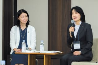 三井住友銀行執行役員 人事部研修所長 寄高由季子さん(右) カタリスト・ジャパン バイスプレジデント 塚原月子さん(左)