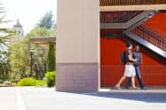 スタンフォード大学経営大学院のキャンパス (C)Elena Zhukova