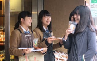 品川女子の生徒は企業と連携して焼き菓子の商品開発にも携わった