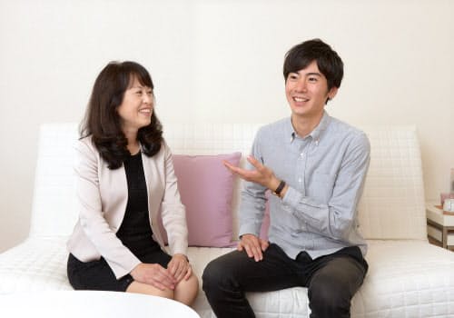 次男の星(せい)さん(写真右)の大学院での研究テーマは「男性保育士はなぜ増えないか」
