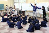 岡山県総社市にある小学校での英語学習の様子