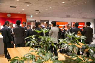 ベイン・アンド・カンパニー・ジャパンの「同窓会」。若いころの「修行」が懐かしい?=同社提供、松井みさき氏撮影