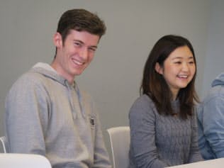 外国人社員のサポートなどにあたるグローバルオペレーションズチーム。左がスティーブン・ジョンソン氏