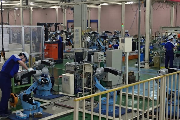 ロボット業界は好調が続いている（安川電機の北九州市の本社工場）