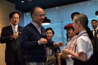 孫正義氏は17年に8歳から26歳までの異才を選び、支援事業を開始した。