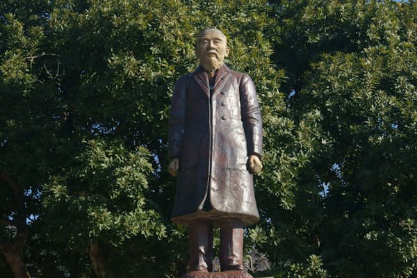 「地元」の山口県萩市にある伊藤博文の銅像=PIXTA