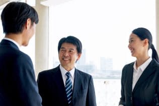 ミドル世代の転職者をフラットに受け入れる企業も増えている。写真はイメージ=PIXTA