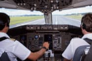 飛行機のコックピットでの言葉遣いは運航の安全を左右する。写真はイメージ=PIXTA