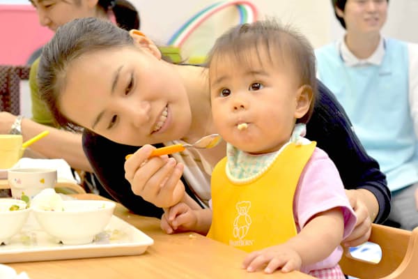 堂本君恵さんは1歳児の子育てをしながら、フルタイムで働いている