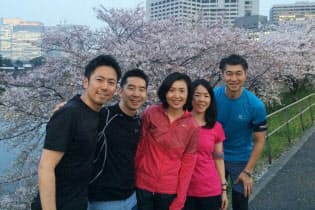 社長になってからも社内のランニング愛好者との皇居ランを続けている=浅井英里子氏提供