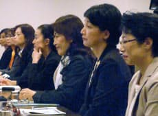 「J-Winエグゼクティブ・ネットワーク」の設立総会に出席した女性役員ら（東京都港区、26日）